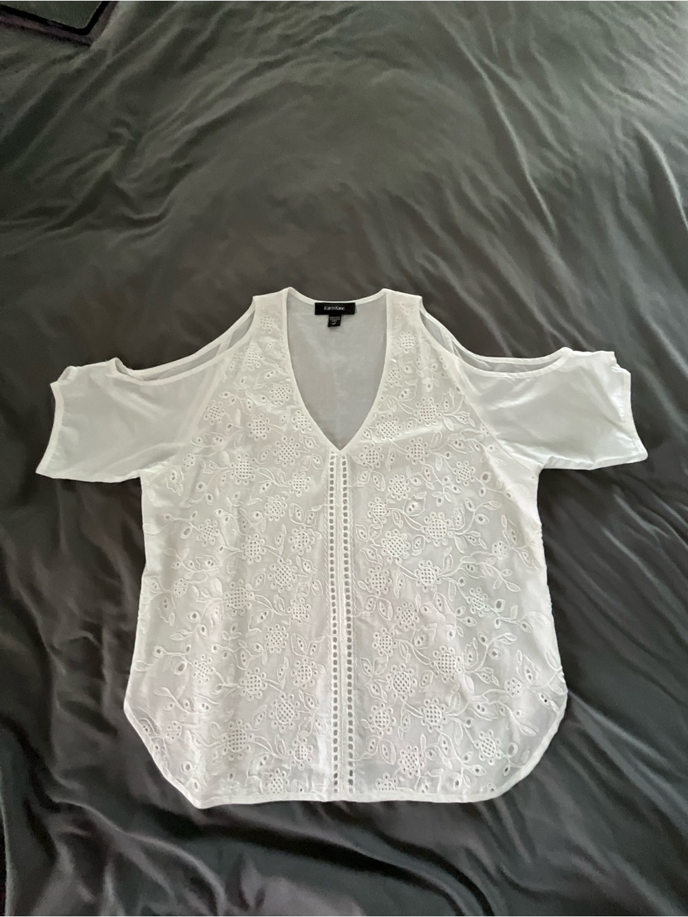 Karen Kane 100% Cotton White Embroidered Eyelet Cold-Shoulder V-Neck Top - Picture 2 of 6